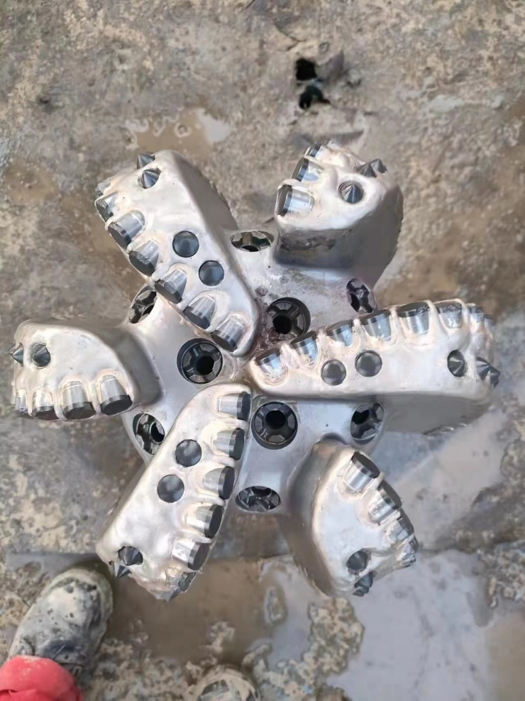 20220425 D Customer used 1613BIM-1 to make 311 6 blade wing drill bit drilled in Xuyong  get footage 700+ meters
